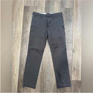 Banana Republic Men’s Classic Charcoal Gray Rapid Chinos Pants Size 31/32